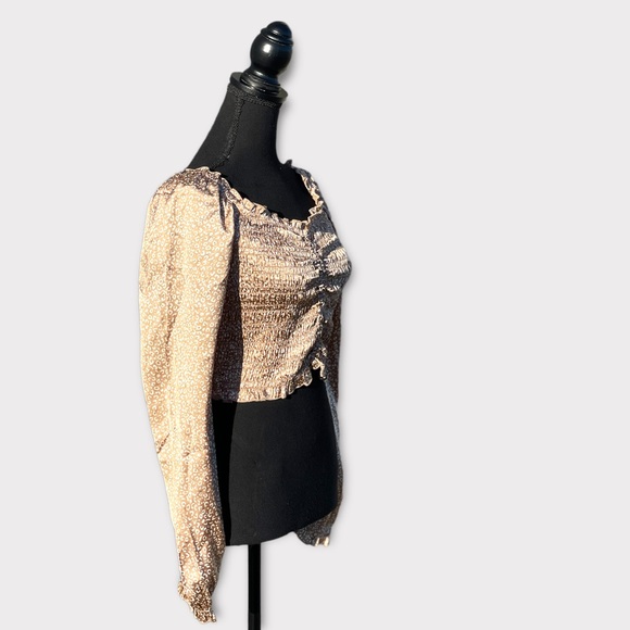 Women’s Top With Puff-Sleeves  | Size M - Picture 3 of 6